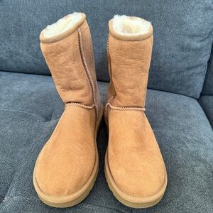 Womens Classic Short UGGs Chestnut 6 LIKE BRAND NEW